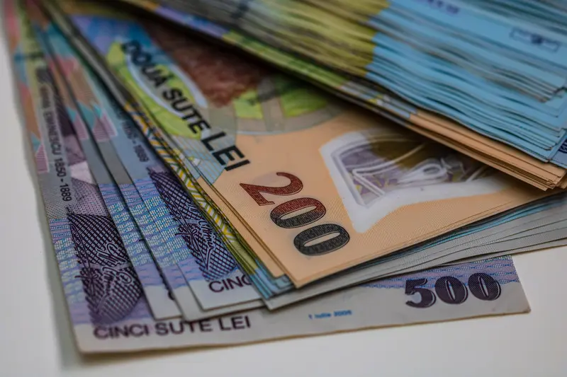Programul de guvernare promite lipsa taxelor noi și scăderea TVA