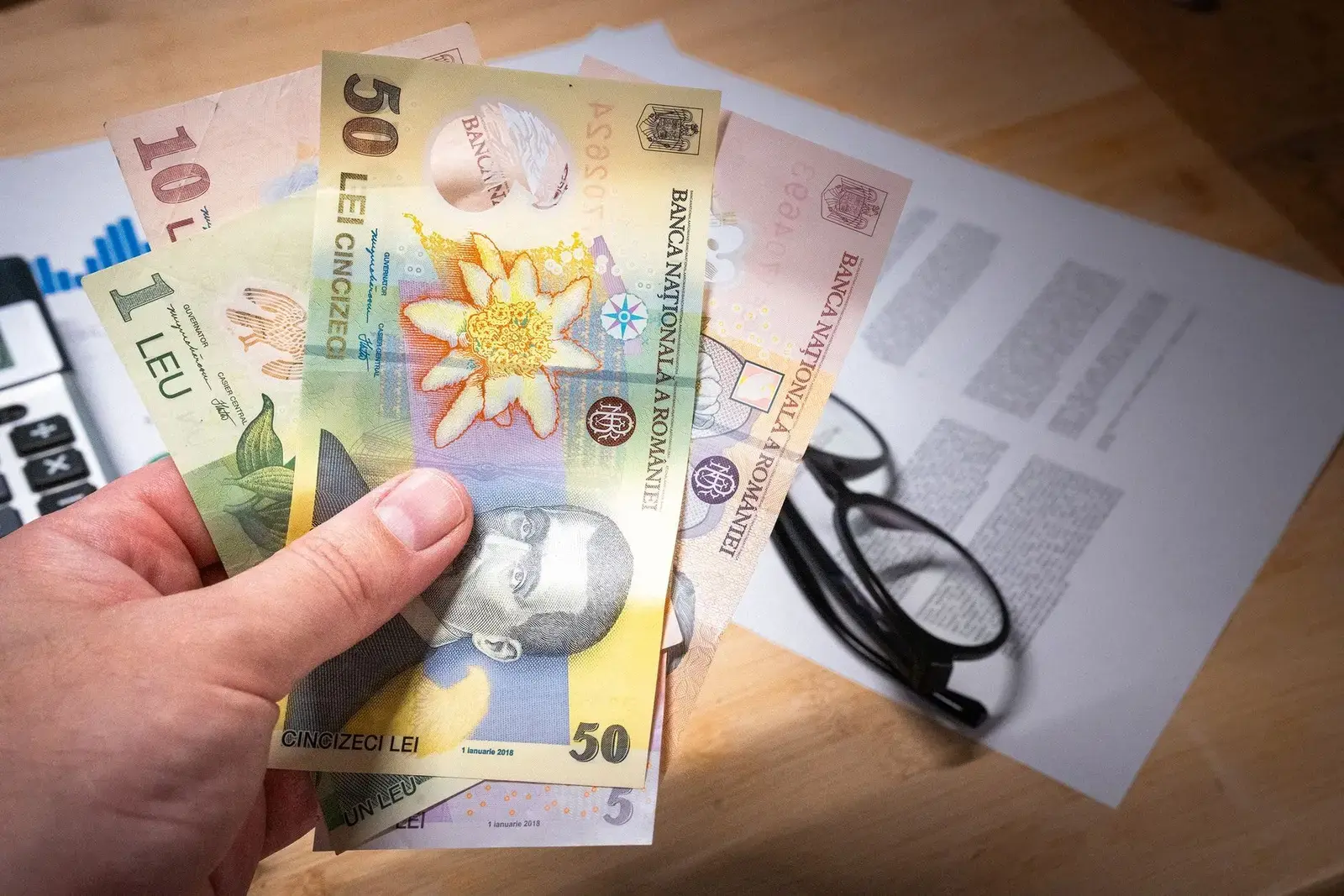 Salariul mediu net a crescut la 5.266 lei în 2025