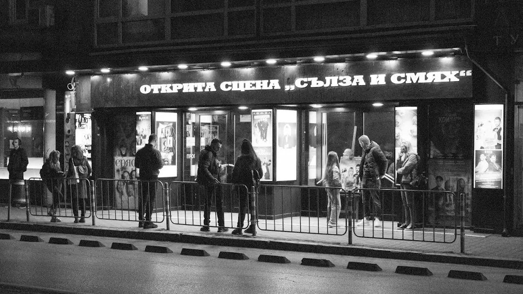 Oboseala umană în fața AI: Băncile redesenează supravegherea