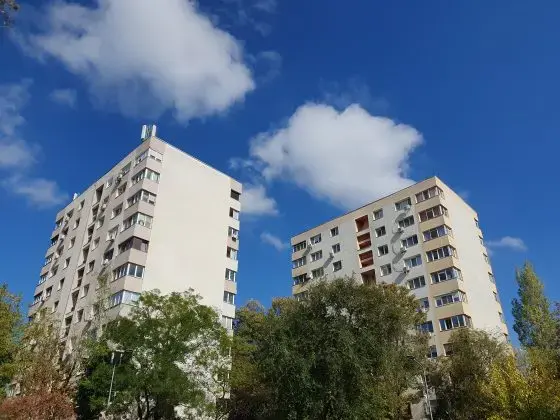 Doar 17% dintre români au economii suficiente pentru a face față unui dezastru financiar