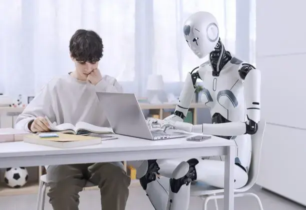Premiu pentru viitor: Primii roboți asigurați din România, un umanoid și un câine-robot