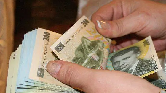 Salariul mediu net din România a scăzut în august