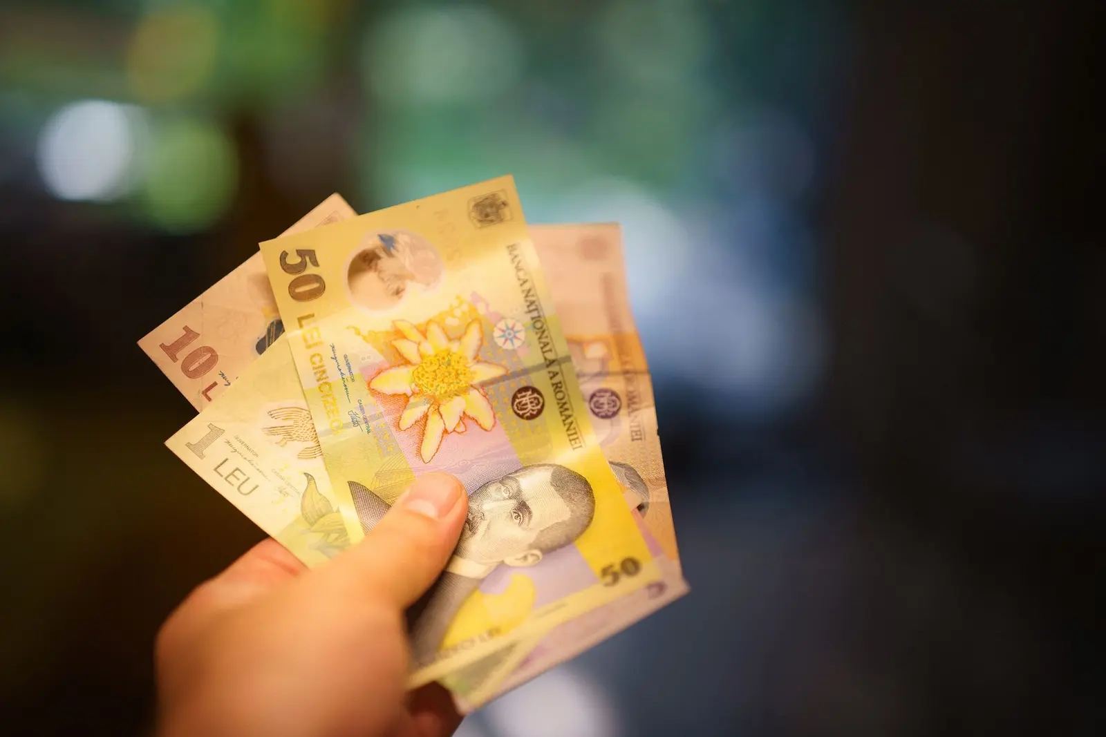 Salariul mediu net scade cu 132 de lei în august 2026